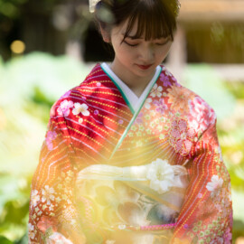 赤い花柄の着物